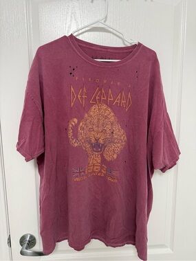 Urban Outfitters Def Leppard Graphic Tee - Faded Burgundy